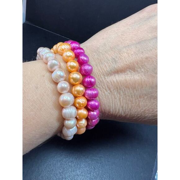 Set of three freshwater pearl stretch bracelets fuchsia pink to tangerine - Picture 3 of 10